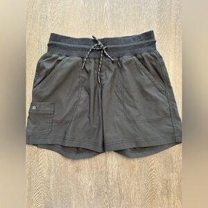 COLUMBIA CHARCOAL GREY CARGO SHORTS - Size Small SKU:144